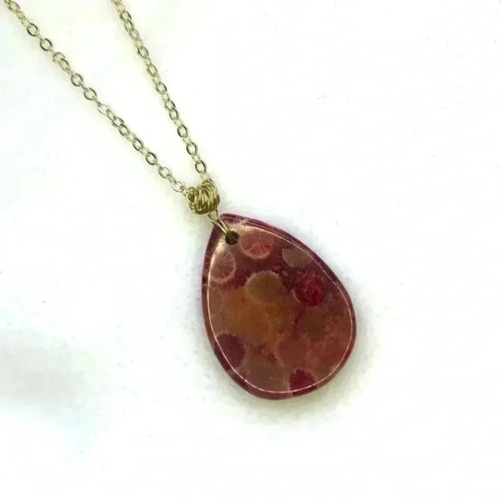 Beautiful Chrysanthemum Coral Slab & 10k Gold Necklace NWT